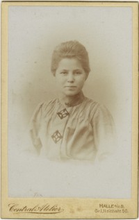 Oma vor 1905