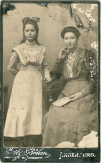 Zwei Frauen aus Angerburg (Lisbeth Ammon und Anna Klein)