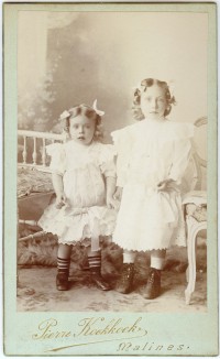 Zwei kleine Mädchen, 1910